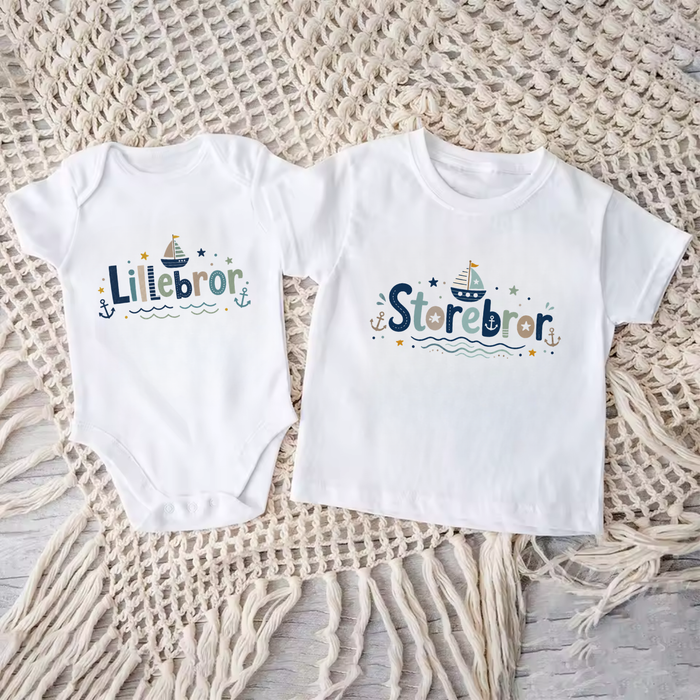 Matchende brødresett med seilbåtdesign