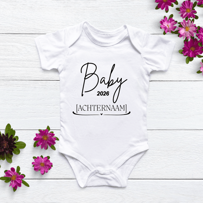 Baby [Achternaam] 2026 Body - Märchen Mode aus Bio - Baumwolle personalisierte geschenke Babyset & Bodys mit spruch & Geschenkideen für Neugeborene & 0–24 Monate & und perfekt als Geschenk zur Geburt