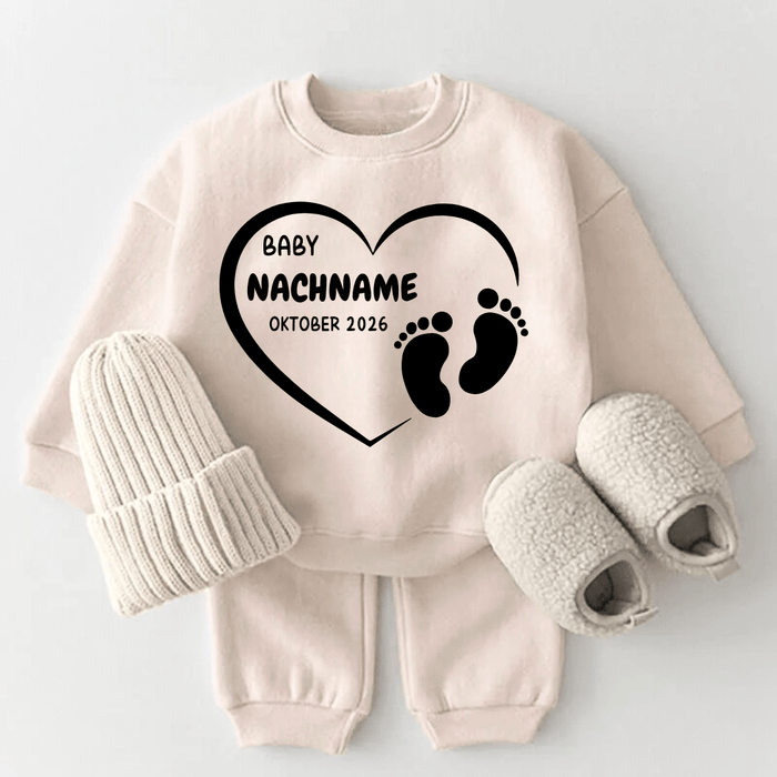 Baby Nachname mit Geburtsdatum "Herz" - Märchen Mode aus Bio - Baumwolle personalisierte geschenke Babyset & Bodys mit spruch & Geschenkideen für Neugeborene & 0–24 Monate & und perfekt als Geschenk zur Geburt