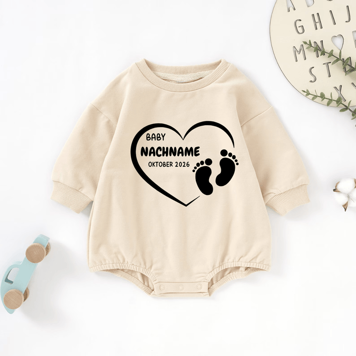 Baby Nachname mit Geburtsdatum Strampler - Märchen Mode - 