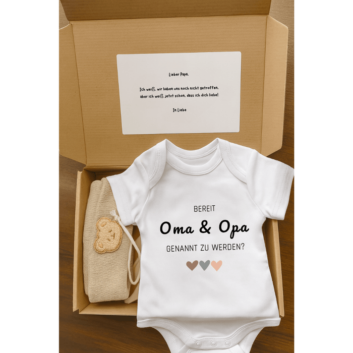 Bereit Oma und Opa - Geschenkbox - Märchen Mode aus Bio - Baumwolle personalisierte geschenke Babyset & Bodys mit spruch & Geschenkideen für Neugeborene & 0–24 Monate & und perfekt als Geschenk zur Geburt