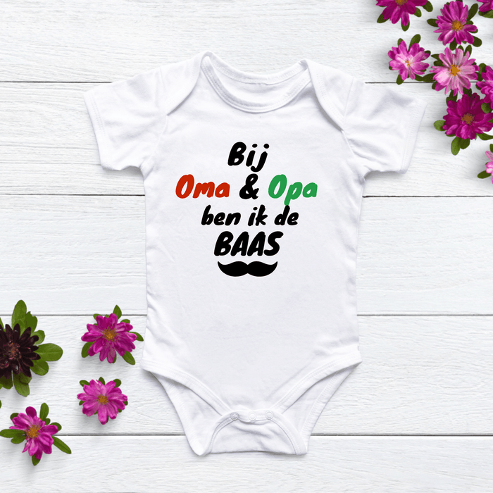 Bij Oma & Opa ben ik de baas Body - Märchen Mode aus Bio - Baumwolle personalisierte geschenke Babyset & Bodys mit spruch & Geschenkideen für Neugeborene & 0–24 Monate & und perfekt als Geschenk zur Geburt