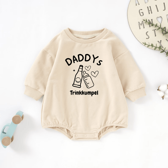 DADDYs Trinkkumpel Strampler - Märchen Mode aus Bio - Baumwolle personalisierte geschenke Babyset & Bodys mit spruch & Geschenkideen für Neugeborene & 0–24 Monate & und perfekt als Geschenk zur Geburt