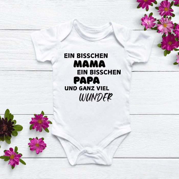 EIN BISSCHEN MAMA PAPA und ganz viel WUNDER EIN BISSCHEN Body - Märchen Mode aus Bio - Baumwolle personalisierte geschenke Babyset & Bodys mit spruch & Geschenkideen für Neugeborene & 0–24 Monate & und perfekt als Geschenk zur Geburt
