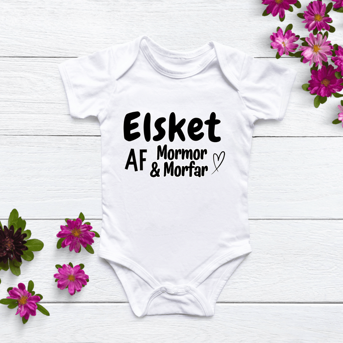 Elsket af Mormor & Morfar Body - Märchen Mode aus Bio - Baumwolle personalisierte geschenke Babyset & Bodys mit spruch & Geschenkideen für Neugeborene & 0–24 Monate & und perfekt als Geschenk zur Geburt