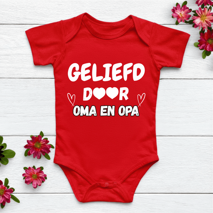Geliefd DooR OMA EN OPA Body Rood - Märchen Mode aus Bio - Baumwolle personalisierte geschenke Babyset & Bodys mit spruch & Geschenkideen für Neugeborene & 0–24 Monate & und perfekt als Geschenk zur Geburt