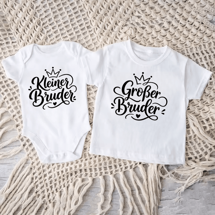 Geschwister Matching Sets (Kleiner/Großer Bruder) - Märchen Mode aus Bio - Baumwolle personalisierte geschenke Babyset & Bodys mit spruch & Geschenkideen für Neugeborene & 0–24 Monate & und perfekt als Geschenk zur Geburt