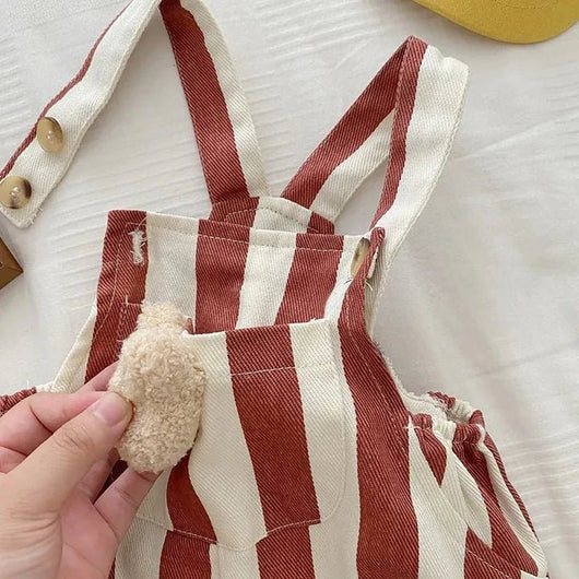 Gestreifter Bären-Latzhose