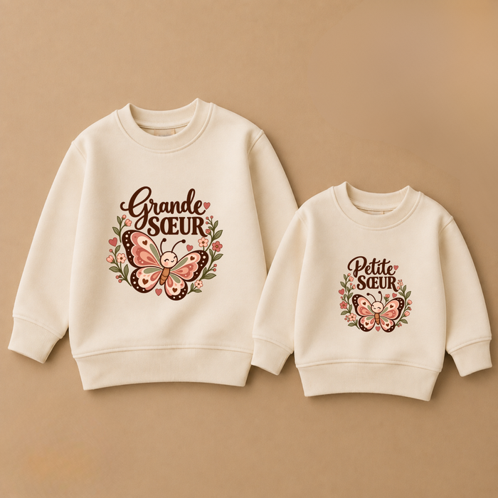 Sweaters beiges assortis avec papillon