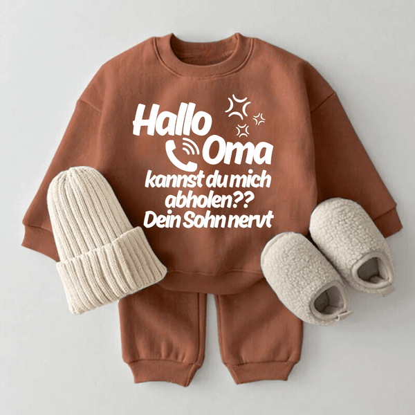 Hallo Oma kannst du mich abholen?? Dein Sohn nervt - Märchen Mode aus Bio - Baumwolle personalisierte geschenke Baby Outfit, Strampler & Geschenkideen für Neugeborene & 0–24 Monate & und perfekt als Geschenk zur Geburt product_