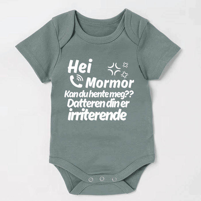 Hei Mormor Kan du hente meg?? Datteren din er irriterende Body - Märchen Mode aus Bio-Baumwolle personalisierte geschenke Babyset & Bodys mit spruch & Geschenkideen für Neugeborene & 0–24 Monate & und perfekt als Geschenk zur Geburt