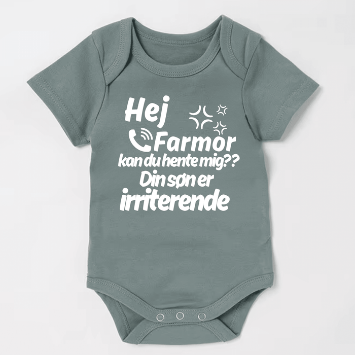 Hej Farmor kan du hente mig?? Din søn er irriterende Body - Märchen Mode aus Bio - Baumwolle personalisierte geschenke Babyset & Bodys mit spruch & Geschenkideen für Neugeborene & 0–24 Monate & und perfekt als Geschenk zur Geburt