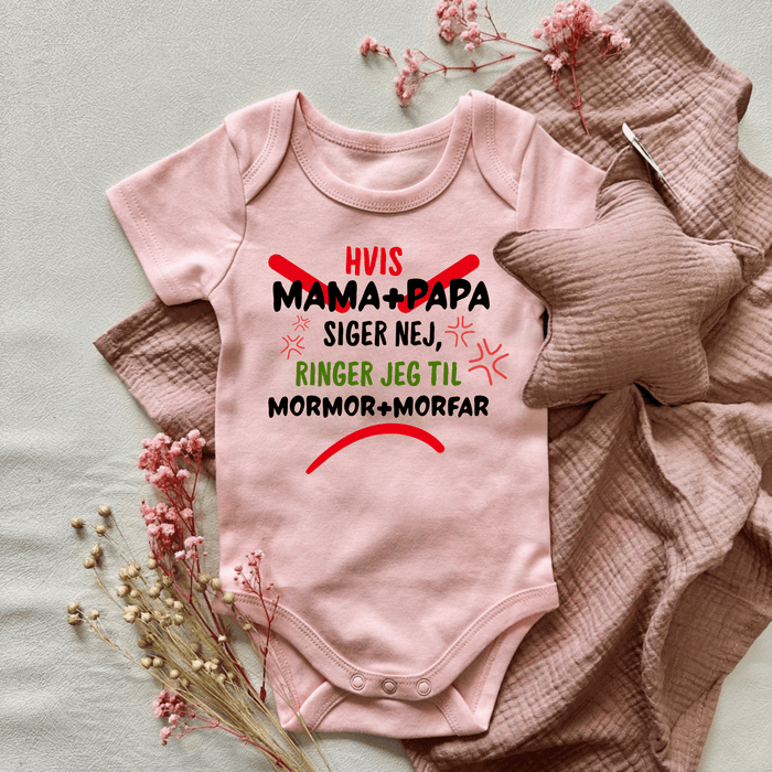 Hvis Mama+Papasiger nej ringer jeg til , Mormor+Morfar Body - Märchen Mode aus Bio - Baumwolle personalisierte geschenke Babyset & Bodys mit spruch & Geschenkideen für Neugeborene & 0–24 Monate & und perfekt als Geschenk zur Geburt