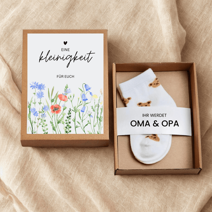 Ihr werdet Oma und Opa - Geschenkbox - Märchen Mode aus Bio - Baumwolle personalisierte geschenke Babyset & Bodys mit spruch & Geschenkideen für Neugeborene & 0–24 Monate & und perfekt als Geschenk zur Geburt