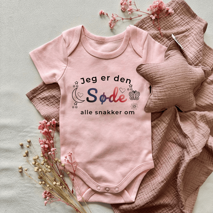 Jeg er den Søde alle snakker om - Märchen Mode aus Bio - Baumwolle personalisierte geschenke Babyset & Bodys mit spruch & Geschenkideen für Neugeborene & 0–24 Monate & und perfekt als Geschenk zur Geburt