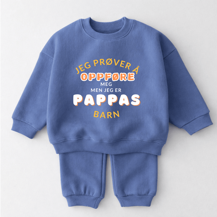 Jeg prøver å meg oppføre men jeg er Pappas barn - Märchen Mode aus Bio-Baumwolle personalisierte geschenke Babyset & Bodys mit spruch & Geschenkideen für Neugeborene & 0–24 Monate & und perfekt als Geschenk zur Geburt