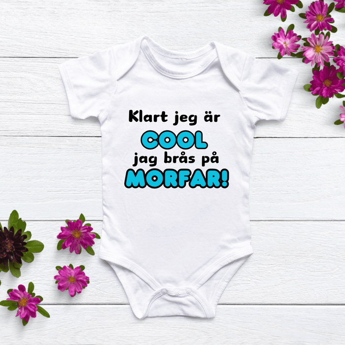 Klart jeg är cool jag brås på Morfar! body - Märchen Mode aus Bio-Baumwolle personalisierte geschenke Babyset & Bodys mit spruch & Geschenkideen für Neugeborene & 0–24 Monate & und perfekt als Geschenk zur Geburt