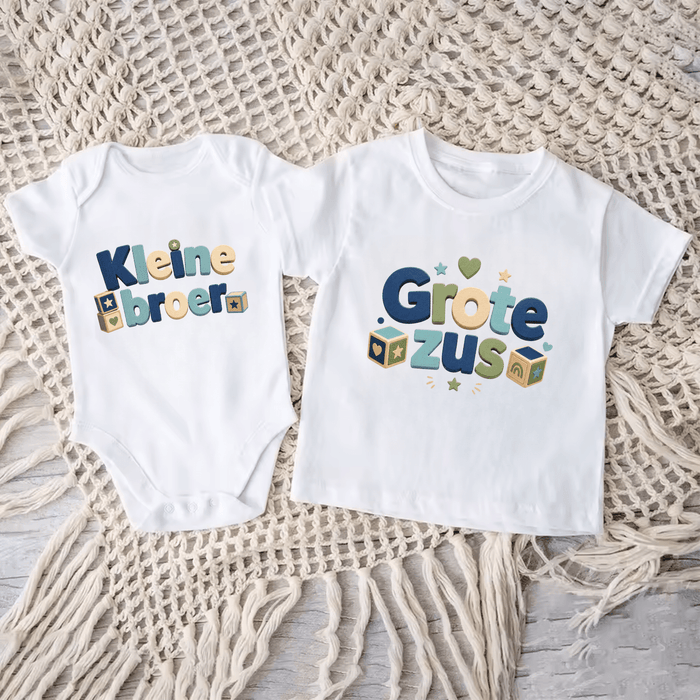 Kleine Broer & Grote Zus Speelblokjes Matching Set - Märchen Mode aus Bio-Baumwolle personalisierte geschenke Babyset & Bodys mit spruch & Geschenkideen für Neugeborene & 0–24 Monate & und perfekt als Geschenk zur Geburt
