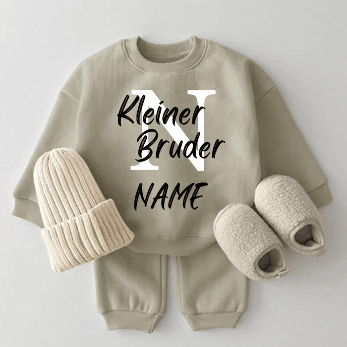 Kleiner Bruder NAME - Märchen Mode aus Bio - Baumwolle personalisierte geschenke Babyset & Bodys mit spruch & Geschenkideen für Neugeborene & 0–24 Monate & und perfekt als Geschenk zur Geburt