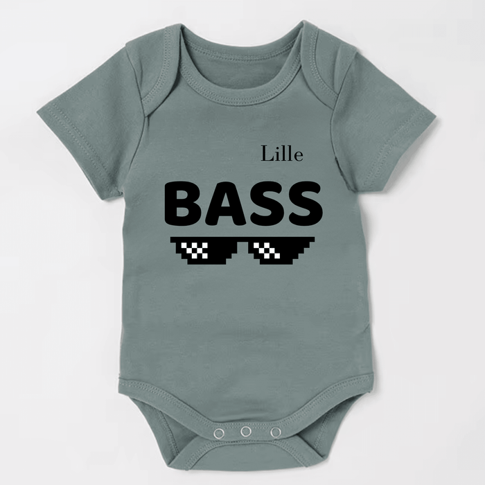 Lille BASS - Märchen Mode aus Bio - Baumwolle personalisierte geschenke Babyset & Bodys mit spruch & Geschenkideen für Neugeborene & 0–24 Monate & und perfekt als Geschenk zur Geburt
