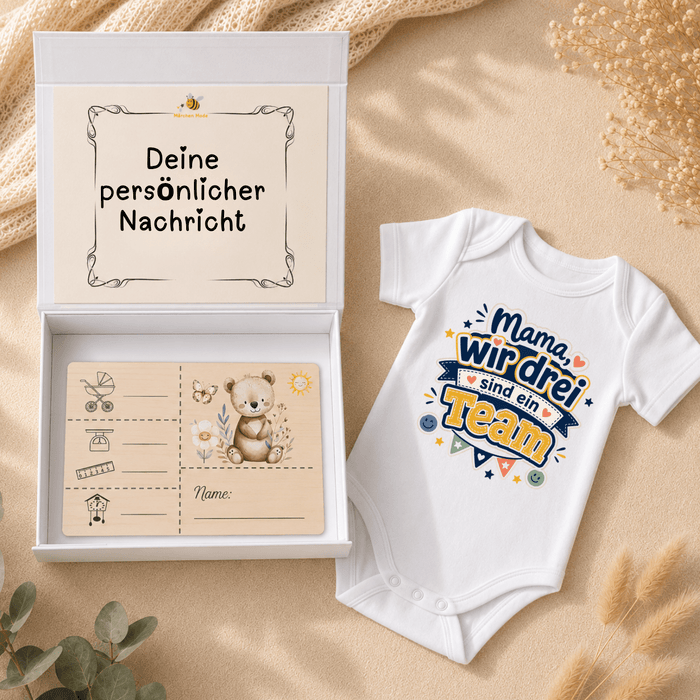 Mama, wir drei sind ein Team - Personalisierte Baby Geschenkbox - Märchen Mode aus Bio - Baumwolle personalisierte geschenke Babyset & Bodys mit spruch & Geschenkideen für Neugeborene & 0–24 Monate & und perfekt als Geschenk zur Geburt