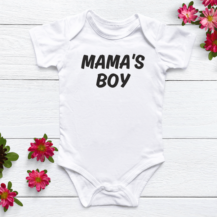 Mama's Boy - Body - Märchen Mode aus Bio - Baumwolle personalisierte geschenke Babyset & Bodys mit spruch & Geschenkideen für Neugeborene & 0–24 Monate & und perfekt als Geschenk zur Geburt
