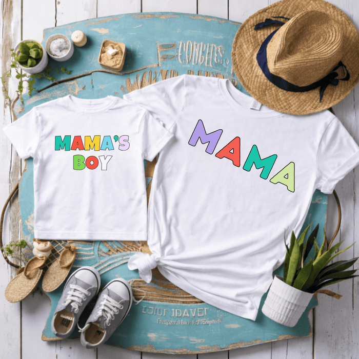 Mama's boy - Matching - Märchen Mode aus Bio - Baumwolle personalisierte geschenke Babyset & Bodys mit spruch & Geschenkideen für Neugeborene & 0–24 Monate & und perfekt als Geschenk zur Geburt