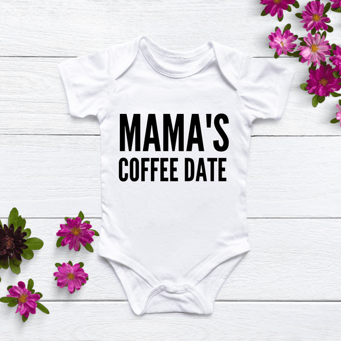 MAMA'S COFFEE DATE Body - Märchen Mode aus Bio - Baumwolle personalisierte geschenke Babyset & Bodys mit spruch & Geschenkideen für Neugeborene & 0–24 Monate & und perfekt als Geschenk zur Geburt