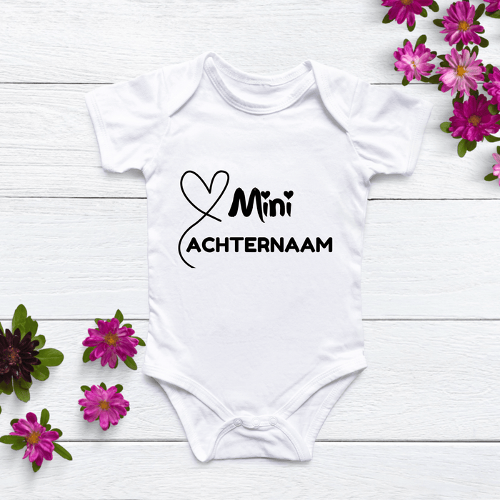 Mini Achternaam Body - Märchen Mode aus Bio - Baumwolle personalisierte geschenke Babyset & Bodys mit spruch & Geschenkideen für Neugeborene & 0–24 Monate & und perfekt als Geschenk zur Geburt