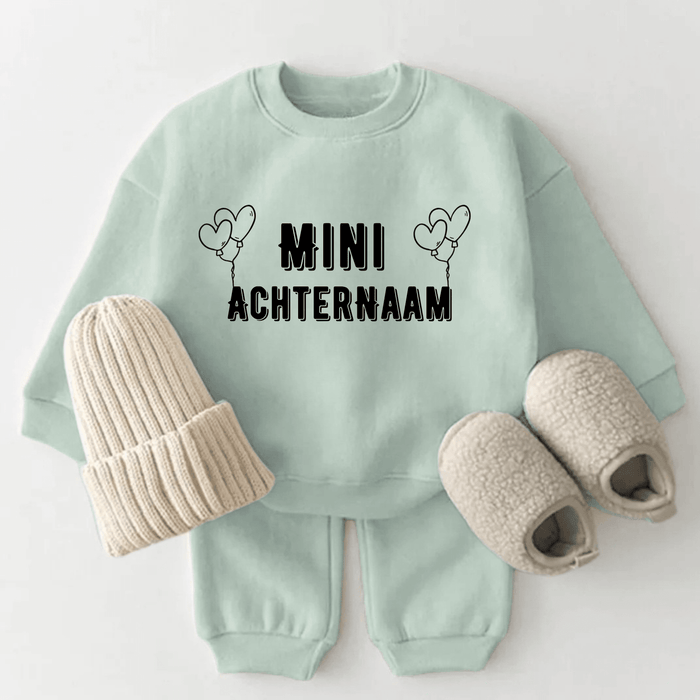 Mini Achternaam New II - Märchen Mode aus Bio - Baumwolle personalisierte geschenke Babyset & Bodys mit spruch & Geschenkideen für Neugeborene & 0–24 Monate & und perfekt als Geschenk zur Geburt