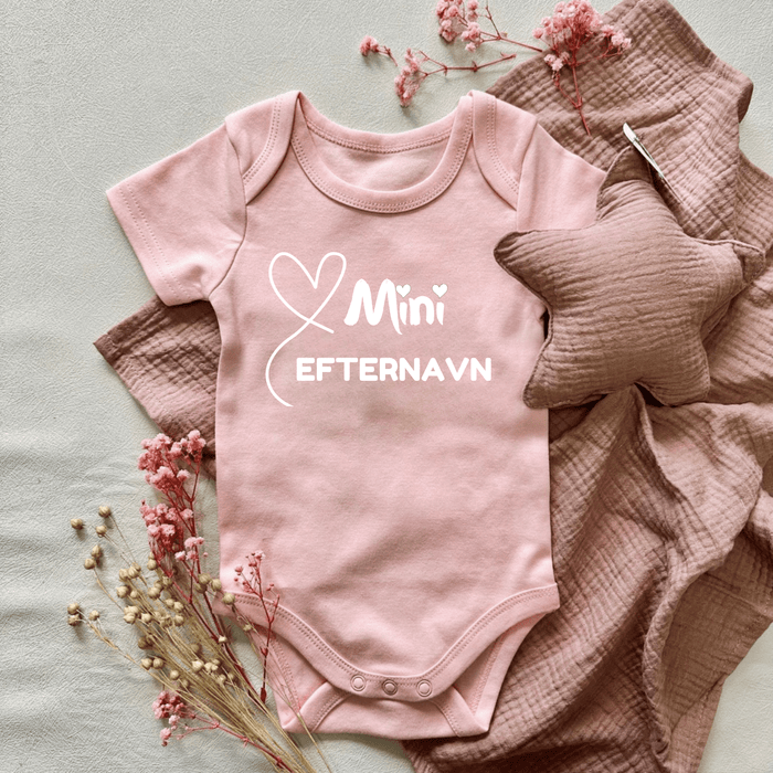 Mini Efternavn - Märchen Mode aus Bio - Baumwolle personalisierte geschenke Babyset & Bodys mit spruch & Geschenkideen für Neugeborene & 0–24 Monate & und perfekt als Geschenk zur Geburt