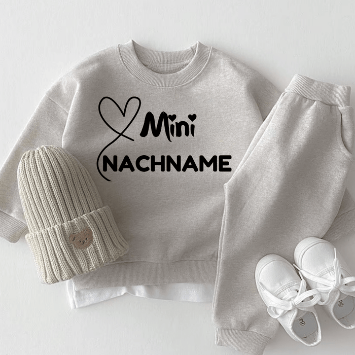 Mini NACHNAME - Märchen Mode aus Bio - Baumwolle personalisierte geschenke Babyset & Bodys mit spruch & Geschenkideen für Neugeborene & 0–24 Monate & und perfekt als Geschenk zur Geburt