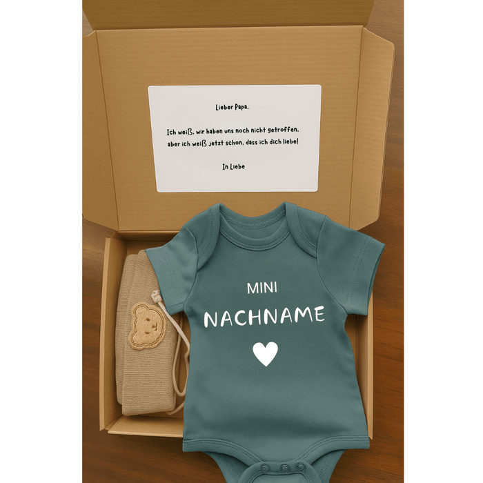 Mini Nachname - Body2 - Geschenkbox - Märchen Mode aus Bio - Baumwolle personalisierte geschenke Babyset & Bodys mit spruch & Geschenkideen für Neugeborene & 0–24 Monate & und perfekt als Geschenk zur Geburt