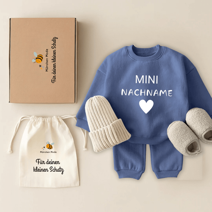 Mini Nachname - Geschenkbox - Märchen Mode aus Bio - Baumwolle personalisierte geschenke Babyset & Bodys mit spruch & Geschenkideen für Neugeborene & 0–24 Monate & und perfekt als Geschenk zur Geburt