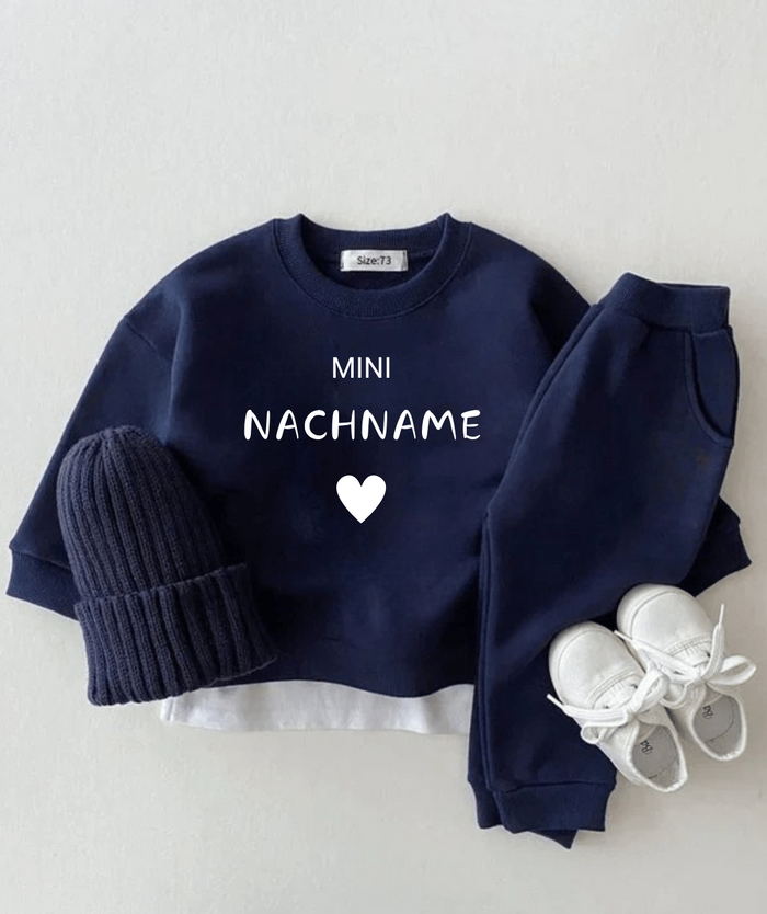 Mini NACHNAME II - Märchen Mode aus Bio - Baumwolle personalisierte geschenke Babyset & Bodys mit spruch & Geschenkideen für Neugeborene & 0–24 Monate & und perfekt als Geschenk zur Geburt