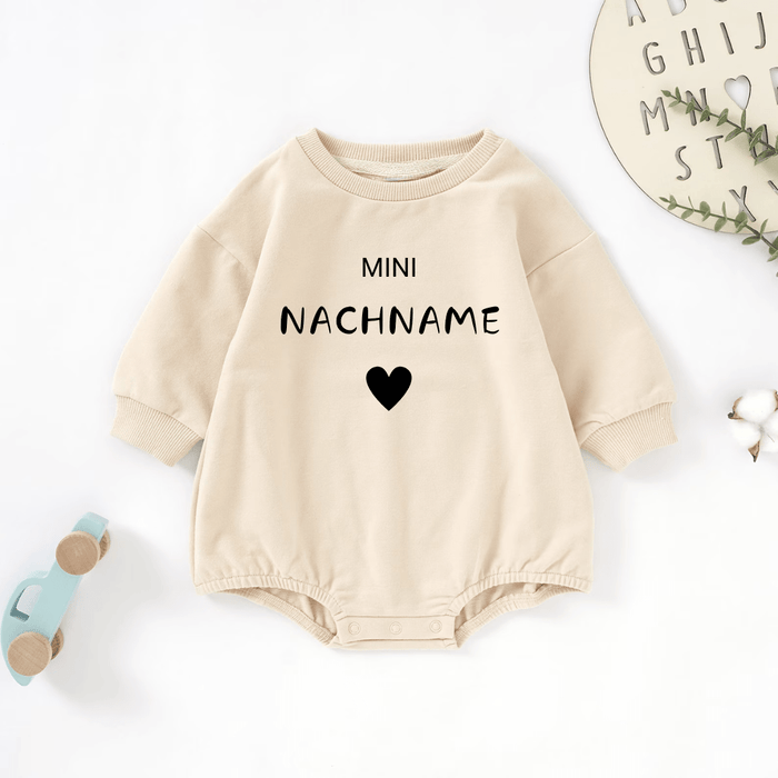 Mini NACHNAME II Strampler - Märchen Mode aus Bio - Baumwolle personalisierte geschenke Babyset & Bodys mit spruch & Geschenkideen für Neugeborene & 0–24 Monate & und perfekt als Geschenk zur Geburt