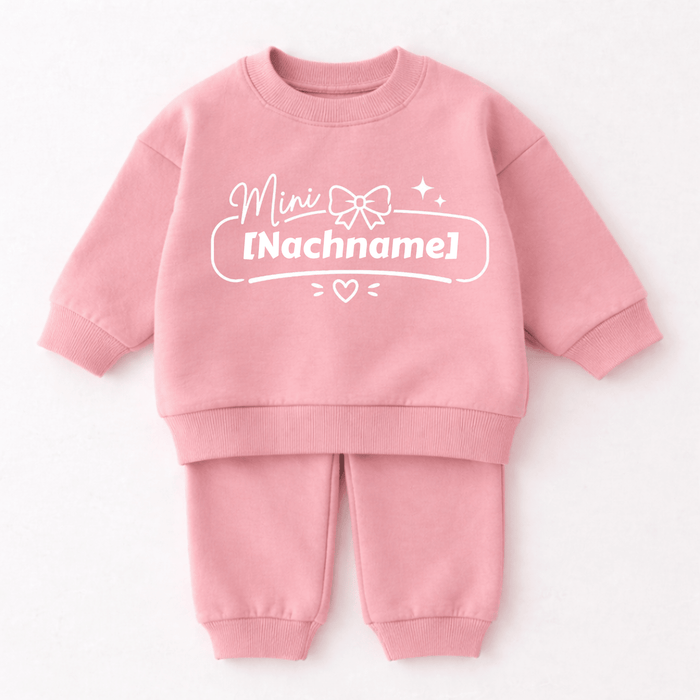 Mini [Nachname] Neu Version - Märchen Mode aus Bio - Baumwolle personalisierte geschenke Babyset & Bodys mit spruch & Geschenkideen für Neugeborene & 0–24 Monate & und perfekt als Geschenk zur Geburt