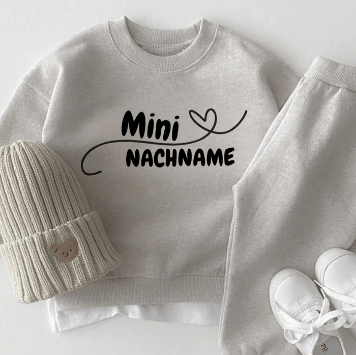 Mini NACHNAME.. - Märchen Mode aus Bio - Baumwolle personalisierte geschenke Babyset & Bodys mit spruch & Geschenkideen für Neugeborene & 0–24 Monate & und perfekt als Geschenk zur Geburt