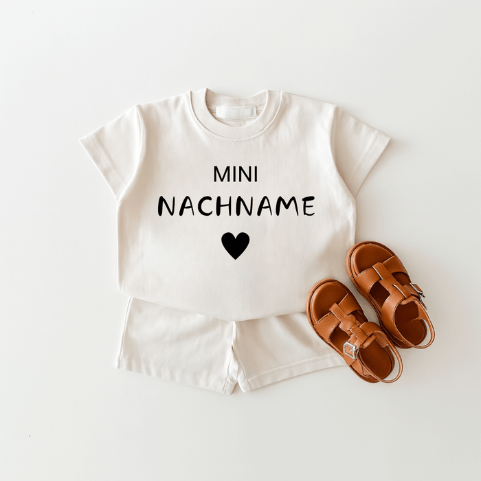 Mini NACHNAME short set - Märchen Mode aus Bio - Baumwolle personalisierte geschenke Babyset & Bodys mit spruch & Geschenkideen für Neugeborene & 0–24 Monate & und perfekt als Geschenk zur Geburt