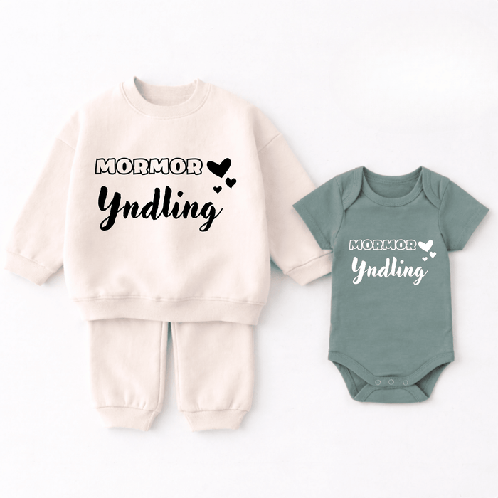 Mormor Yndling 2 - delt sæt - Märchen Mode aus Bio - Baumwolle personalisierte geschenke Babyset & Bodys mit spruch & Geschenkideen für Neugeborene & 0–24 Monate & und perfekt als Geschenk zur Geburt