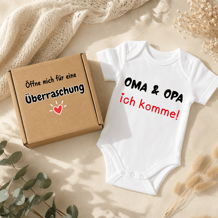 Oma & Opa, Ich Komme! - Schwangerschaftsverkündung - Märchen Mode aus Bio - Baumwolle personalisierte geschenke Babyset & Bodys mit spruch & Geschenkideen für Neugeborene & 0–24 Monate & und perfekt als Geschenk zur Geburt