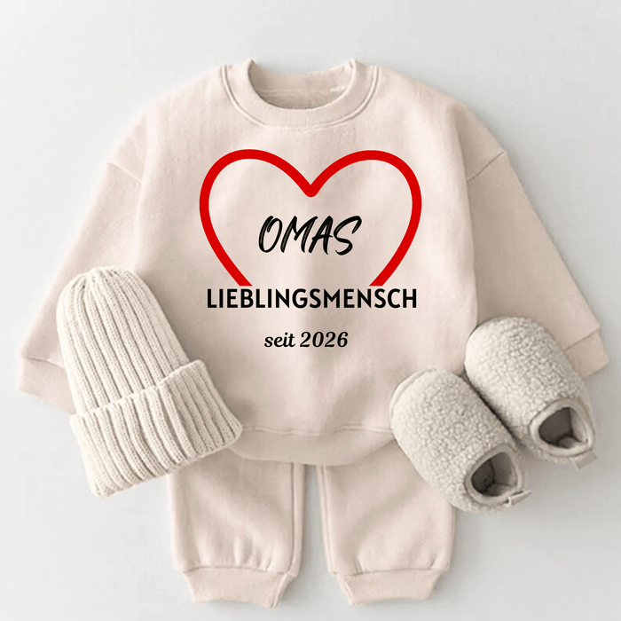 OMAS LIEBLINGSMENSCH seit 2026 - Märchen Mode aus Bio - Baumwolle personalisierte geschenke Babyset & Bodys mit spruch & Geschenkideen für Neugeborene & 0–24 Monate & und perfekt als Geschenk zur Geburt