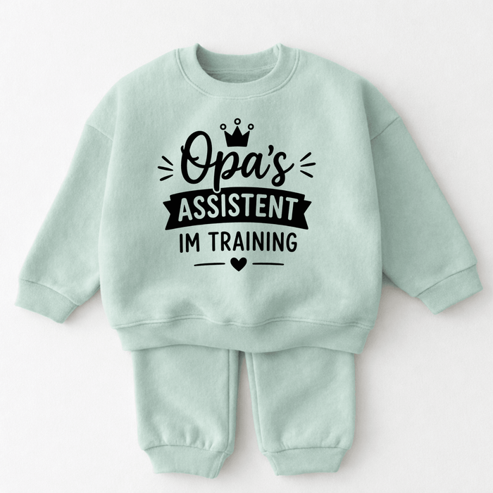 Opa's Assistent im Training - Märchen Mode aus Bio-Baumwolle personalisierte geschenke Babyset & Bodys mit spruch & Geschenkideen für Neugeborene & 0–24 Monate & und perfekt als Geschenk zur Geburt