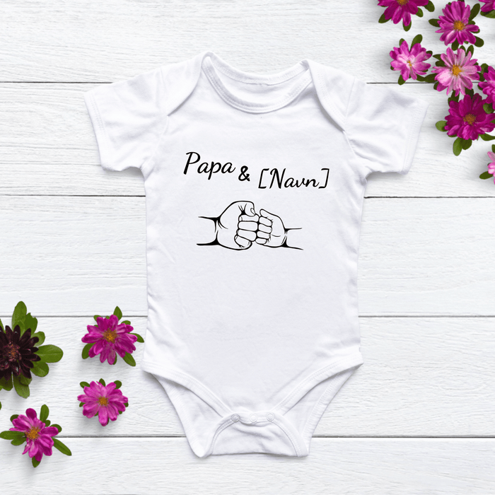 Papa & [Navn] - Märchen Mode aus Bio - Baumwolle personalisierte geschenke Babyset & Bodys mit spruch & Geschenkideen für Neugeborene & 0–24 Monate & und perfekt als Geschenk zur Geburt