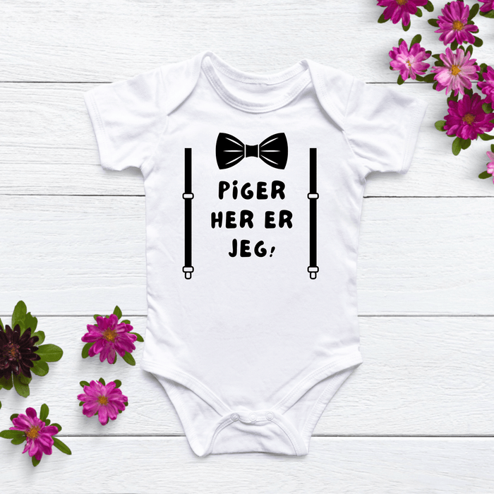 Piger her er jeg! - Märchen Mode aus Bio - Baumwolle personalisierte geschenke Babyset & Bodys mit spruch & Geschenkideen für Neugeborene & 0–24 Monate & und perfekt als Geschenk zur Geburt