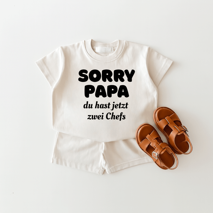 SORRY Papa du hast jetzt zwei Chefs - Märchen Mode aus Bio - Baumwolle personalisierte geschenke Babyset & Bodys mit spruch & Geschenkideen für Neugeborene & 0–24 Monate & und perfekt als Geschenk zur Geburt