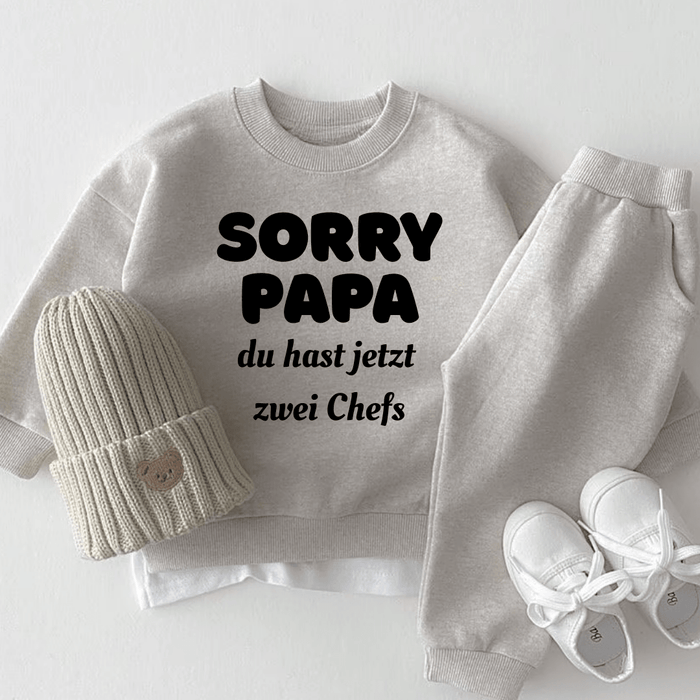 SORRY Papa, du hast jetzt zwei Chefs - Märchen Mode aus Bio - Baumwolle personalisierte geschenke Babyset & Bodys mit spruch & Geschenkideen für Neugeborene & 0–24 Monate & und perfekt als Geschenk zur Geburt