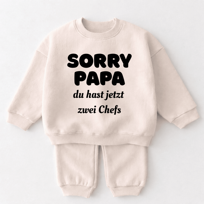 SORRY Papa du hast jetzt zwei Chefs. - Märchen Mode aus Bio - Baumwolle personalisierte geschenke Babyset & Bodys mit spruch & Geschenkideen für Neugeborene & 0–24 Monate & und perfekt als Geschenk zur Geburt