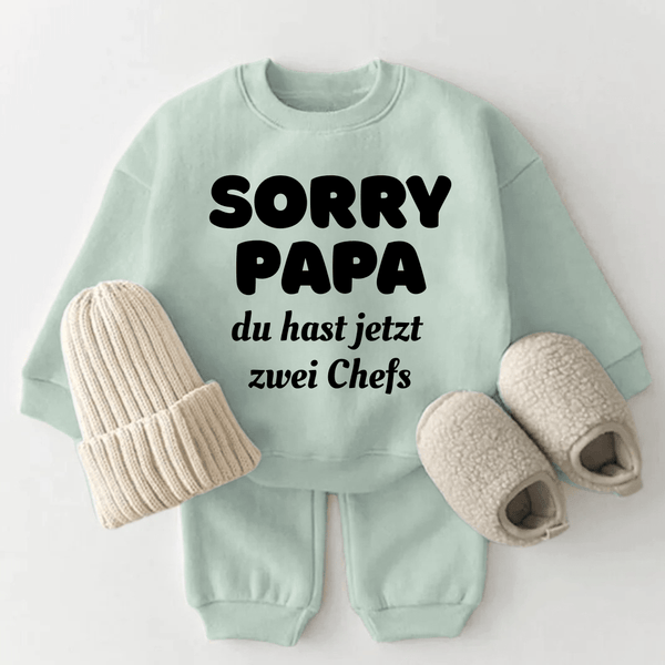 SORRY Papa du hast jetzt zwei Chefs. (Outfit) - Märchen Mode aus Bio - Baumwolle personalisierte geschenke Baby Outfit, Strampler & Geschenkideen für Neugeborene & 0–24 Monate & und perfekt als Geschenk zur Geburt product_