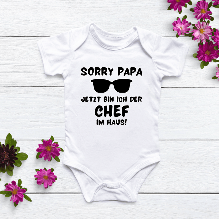 sorry papa jetzt bin ich der chef im haus! Body - Märchen Mode aus Bio - Baumwolle personalisierte geschenke Babyset & Bodys mit spruch & Geschenkideen für Neugeborene & 0–24 Monate & und perfekt als Geschenk zur Geburt